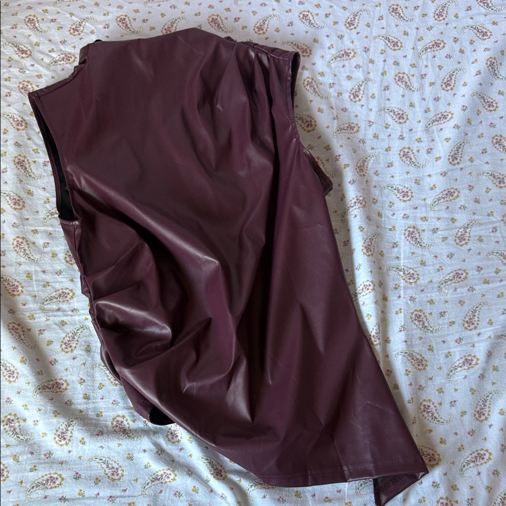 Going out latex-like top purple